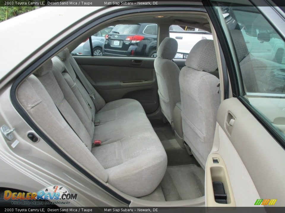 2003 Toyota Camry LE Desert Sand Mica / Taupe Photo #18