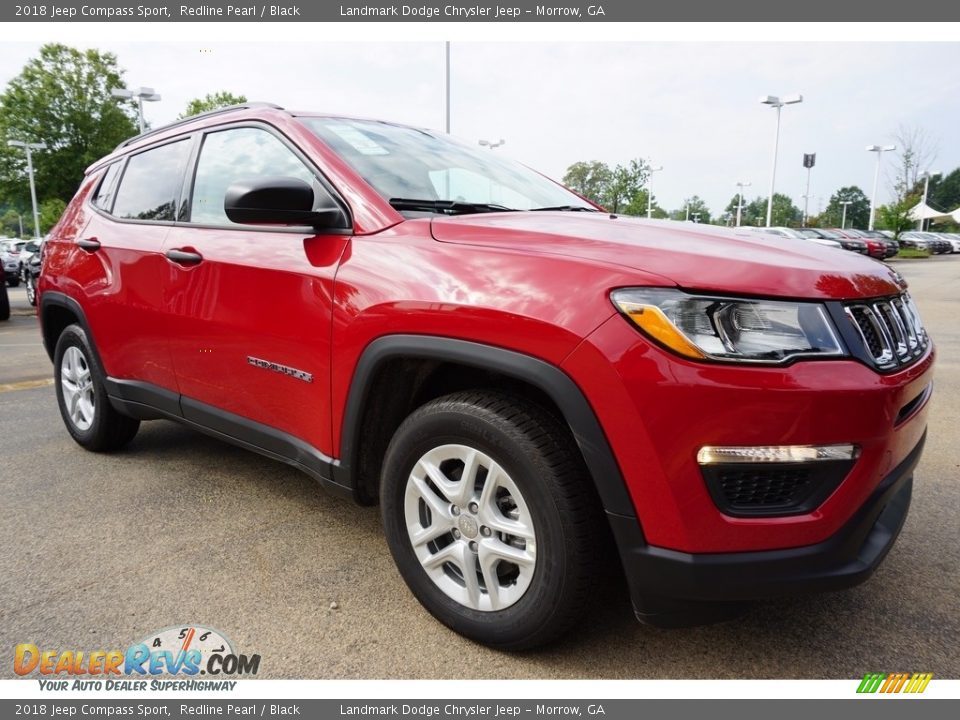 Front 3/4 View of 2018 Jeep Compass Sport Photo #4