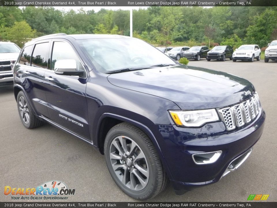 Front 3/4 View of 2018 Jeep Grand Cherokee Overland 4x4 Photo #7