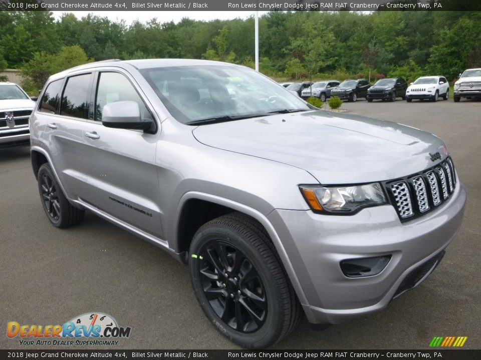 Front 3/4 View of 2018 Jeep Grand Cherokee Altitude 4x4 Photo #7