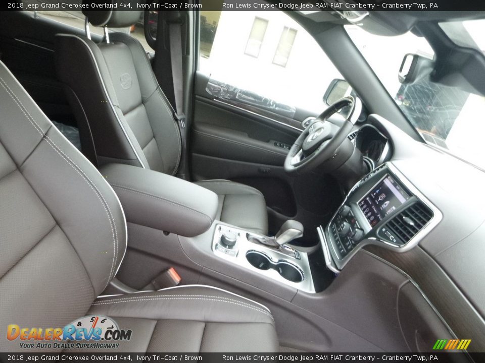 2018 Jeep Grand Cherokee Overland 4x4 Ivory Tri-Coat / Brown Photo #9