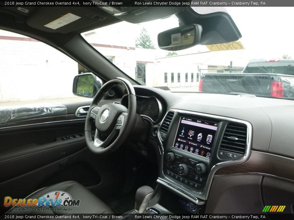 2018 Jeep Grand Cherokee Overland 4x4 Ivory Tri-Coat / Brown Photo #11