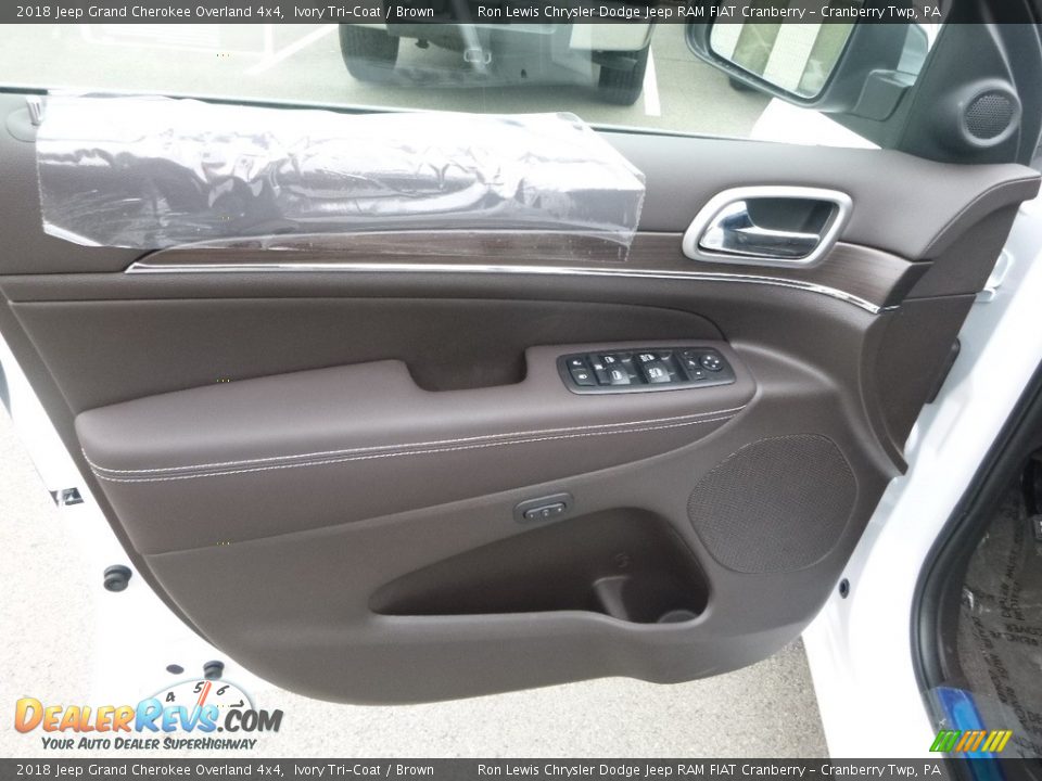 2018 Jeep Grand Cherokee Overland 4x4 Ivory Tri-Coat / Brown Photo #12