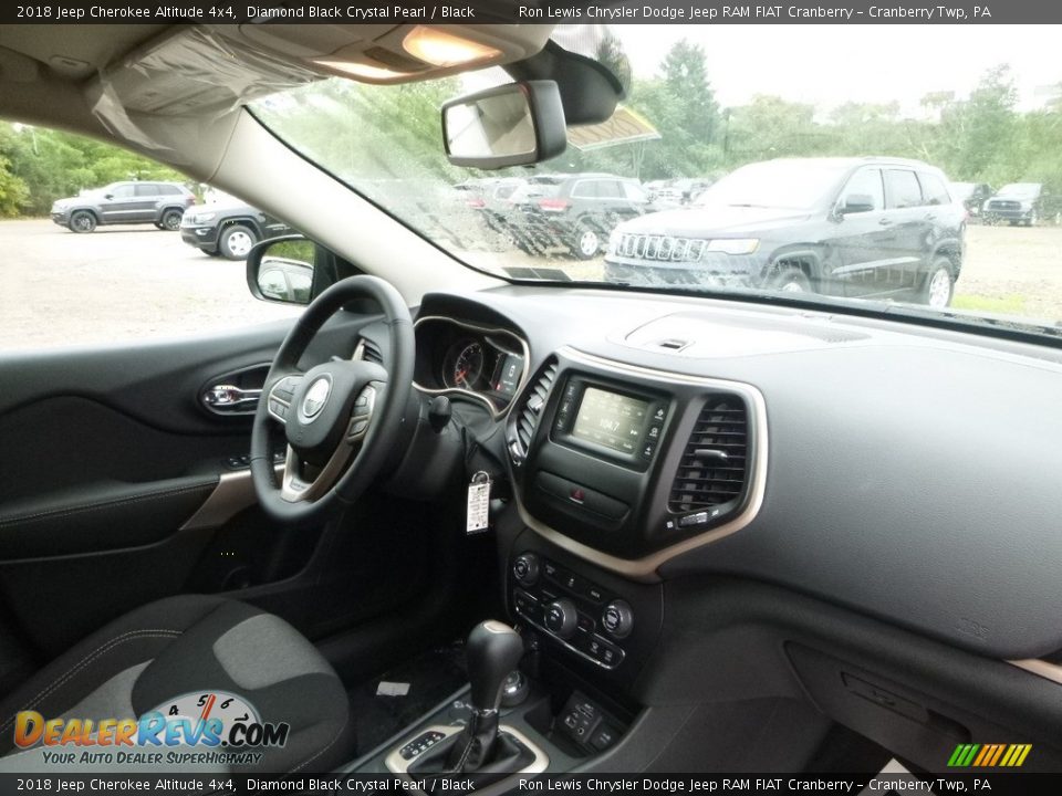 2018 Jeep Cherokee Altitude 4x4 Diamond Black Crystal Pearl / Black Photo #11
