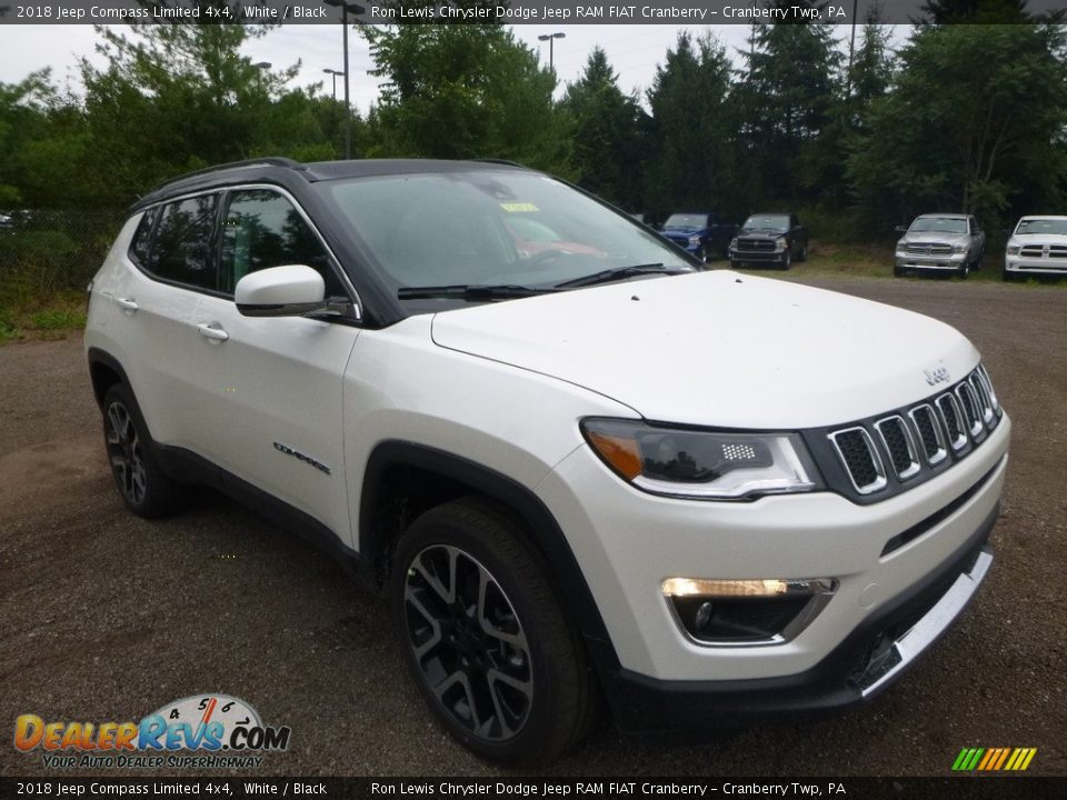 Front 3/4 View of 2018 Jeep Compass Limited 4x4 Photo #7