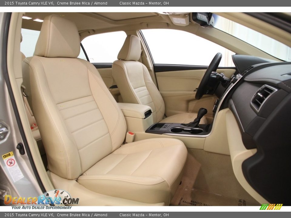 Front Seat of 2015 Toyota Camry XLE V6 Photo #22