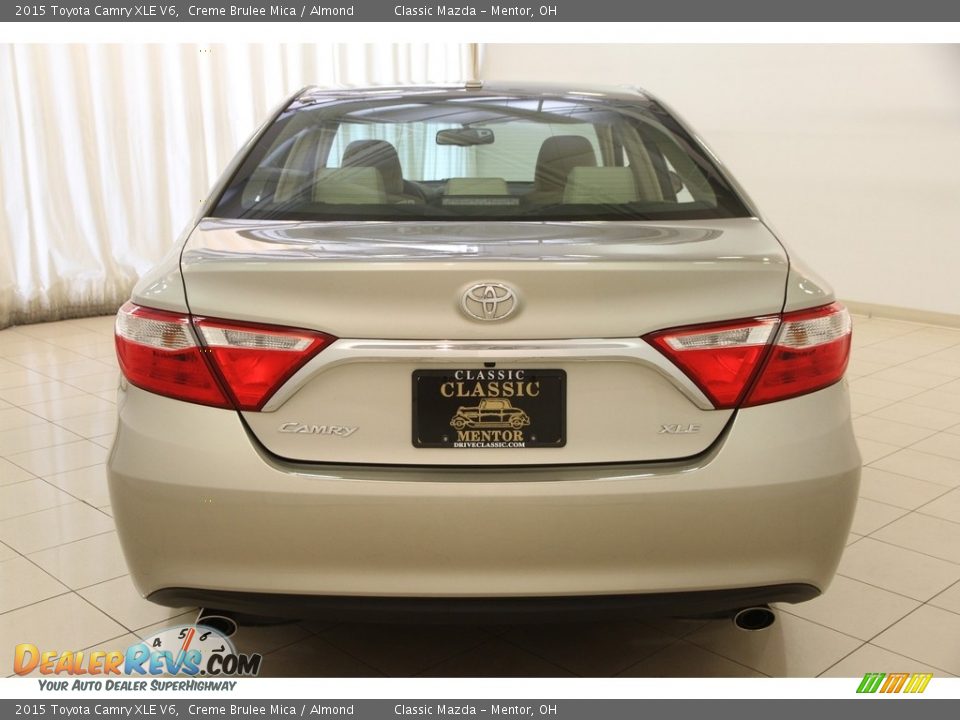 2015 Toyota Camry XLE V6 Creme Brulee Mica / Almond Photo #27