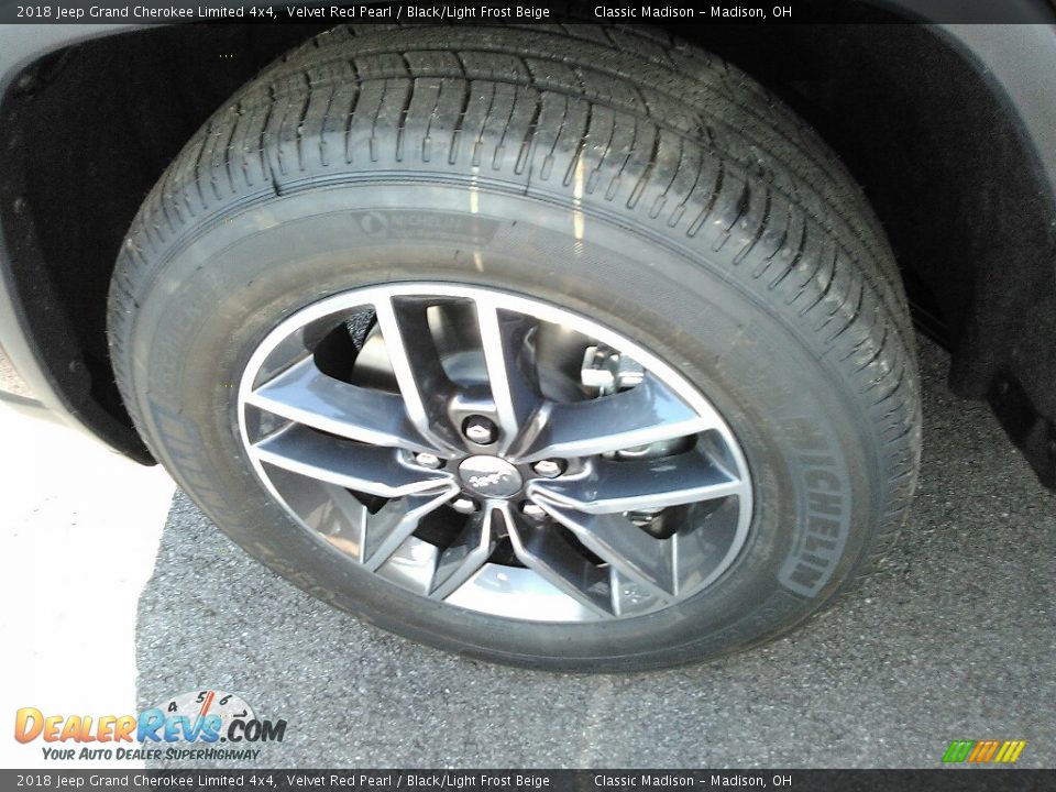 2018 Jeep Grand Cherokee Limited 4x4 Velvet Red Pearl / Black/Light Frost Beige Photo #5