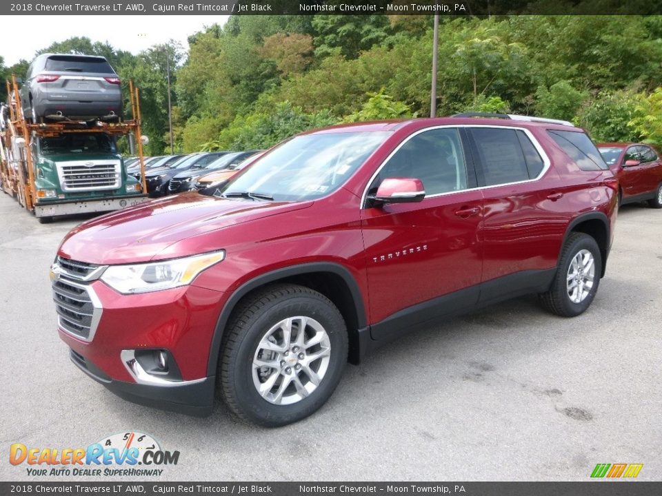 Front 3/4 View of 2018 Chevrolet Traverse LT AWD Photo #1