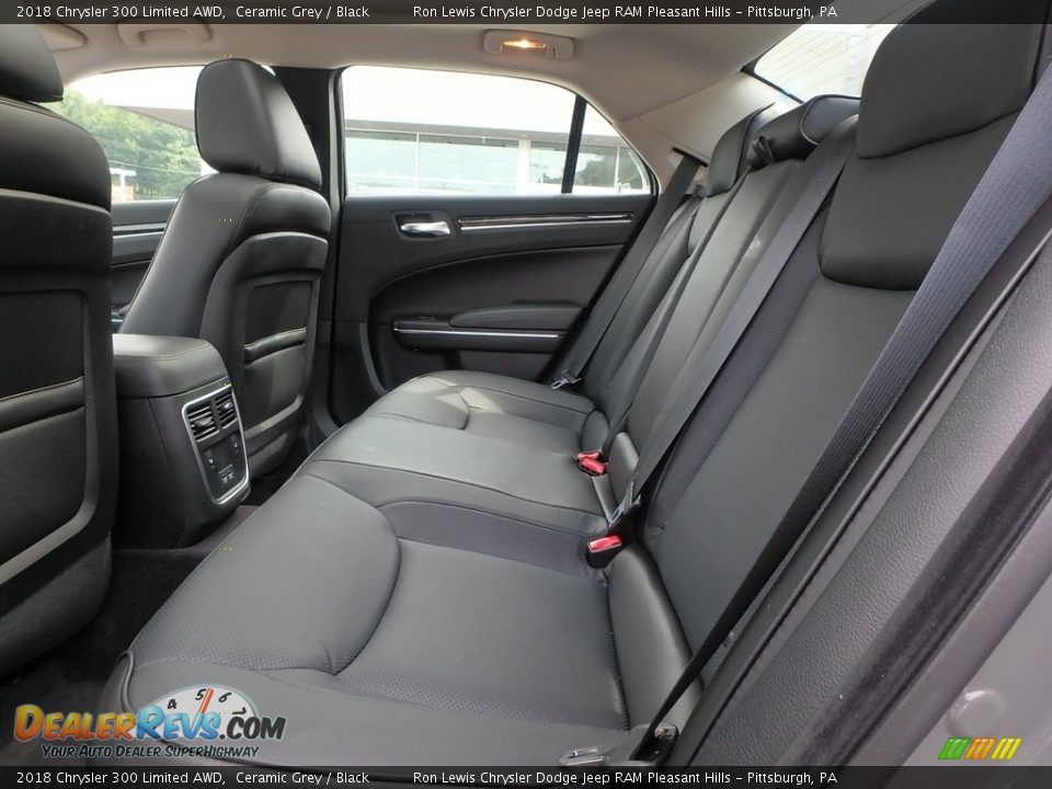 2018 Chrysler 300 Limited AWD Ceramic Grey / Black Photo #11