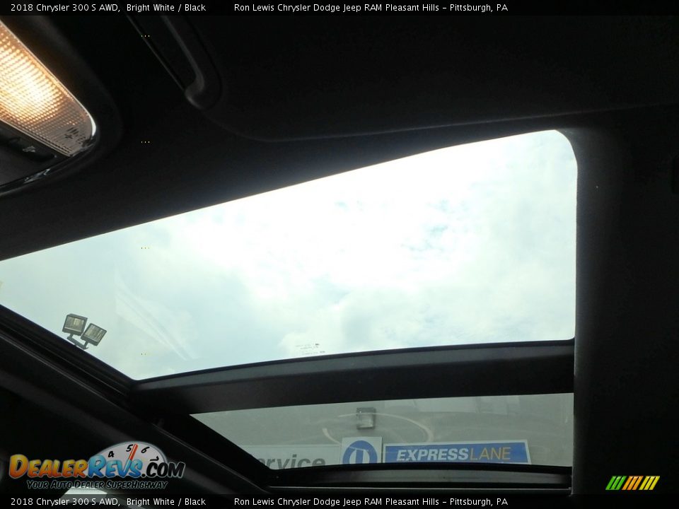 2018 Chrysler 300 S AWD Bright White / Black Photo #15