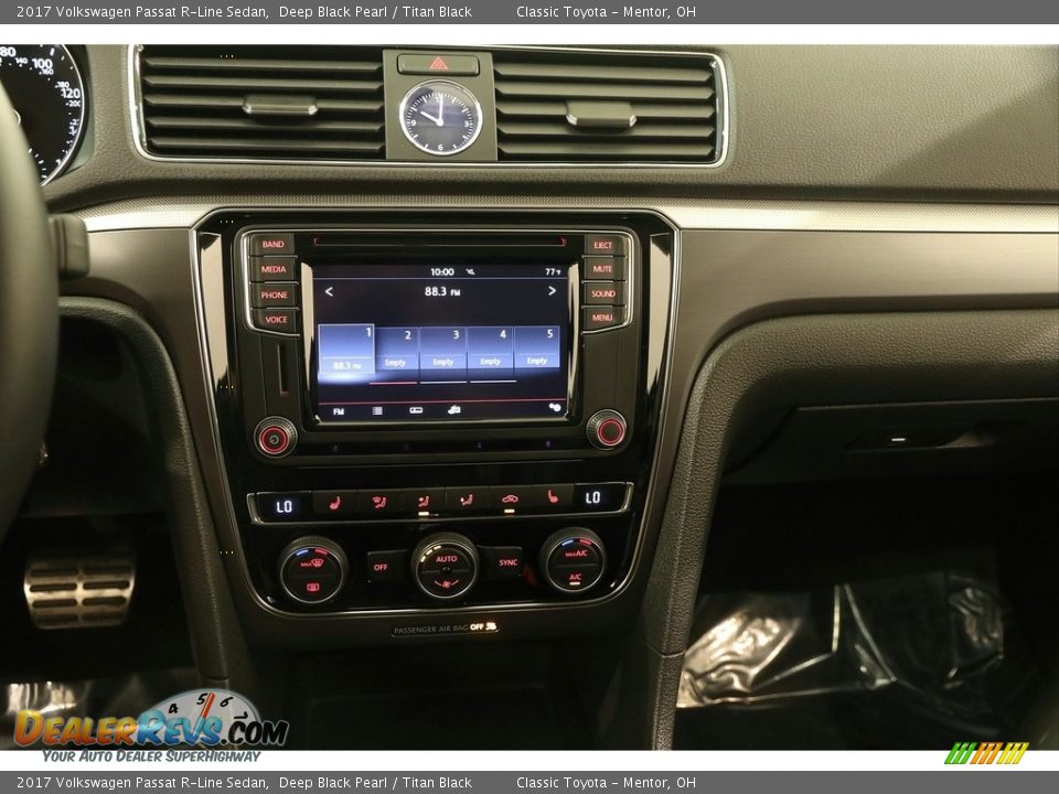 2017 Volkswagen Passat R-Line Sedan Deep Black Pearl / Titan Black Photo #10
