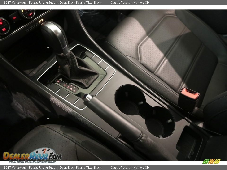 2017 Volkswagen Passat R-Line Sedan Shifter Photo #14
