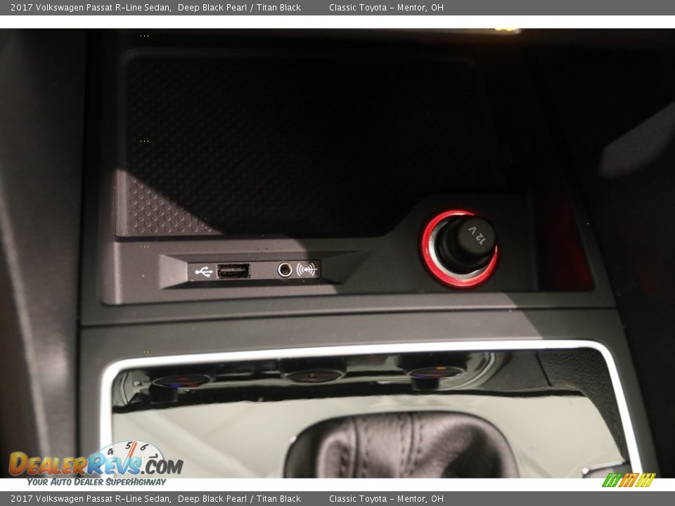 2017 Volkswagen Passat R-Line Sedan Deep Black Pearl / Titan Black Photo #15