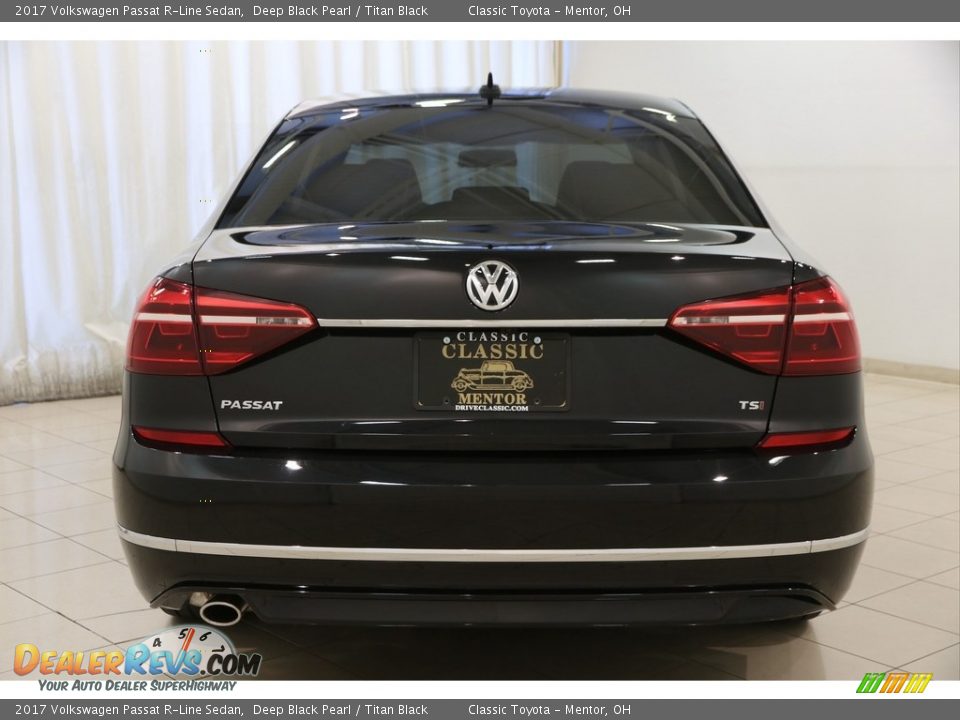 2017 Volkswagen Passat R-Line Sedan Deep Black Pearl / Titan Black Photo #20