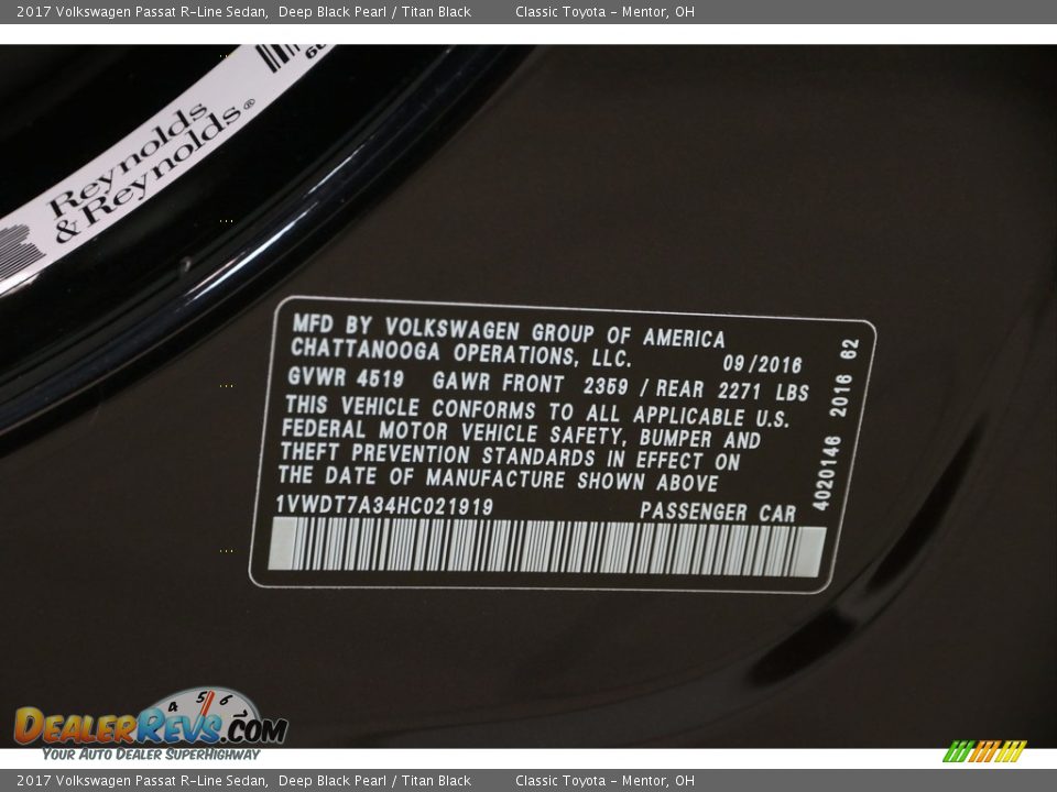 2017 Volkswagen Passat R-Line Sedan Deep Black Pearl / Titan Black Photo #22