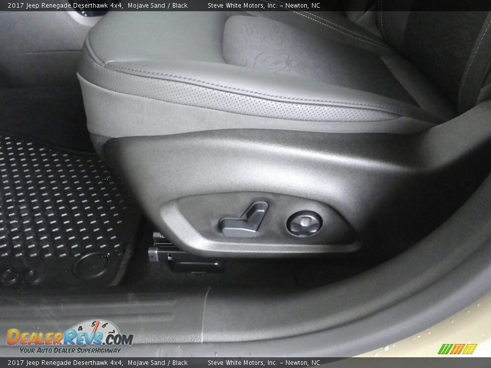 2017 Jeep Renegade Deserthawk 4x4 Mojave Sand / Black Photo #29