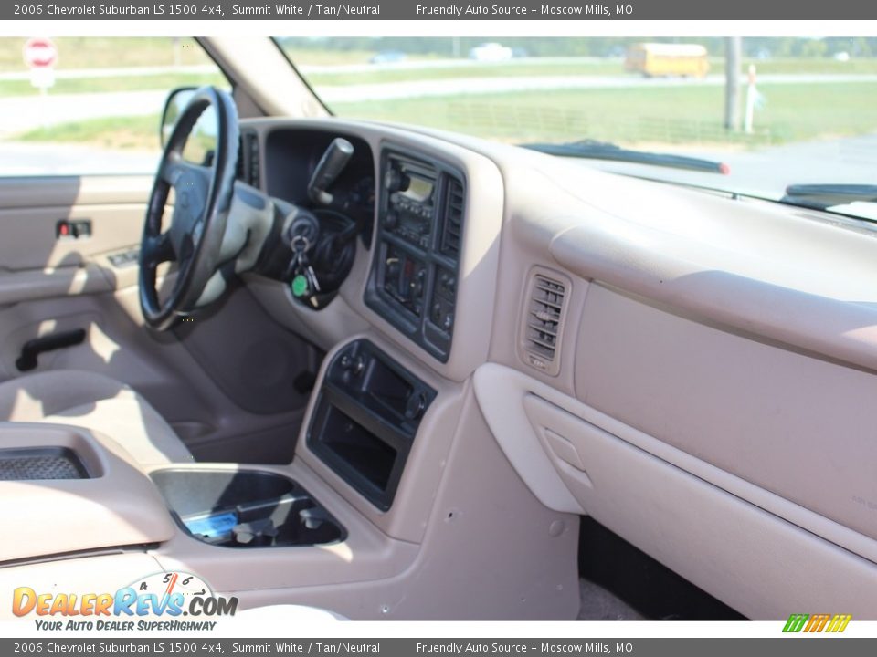 2006 Chevrolet Suburban LS 1500 4x4 Summit White / Tan/Neutral Photo #31