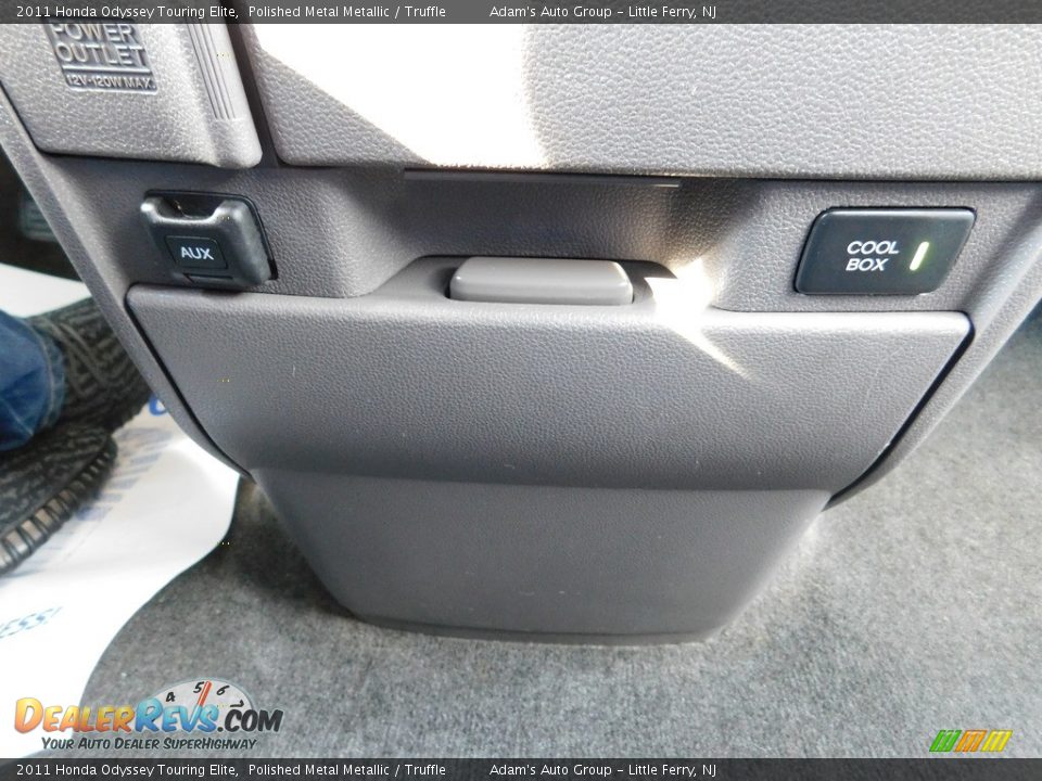 2011 Honda Odyssey Touring Elite Polished Metal Metallic / Truffle Photo #30