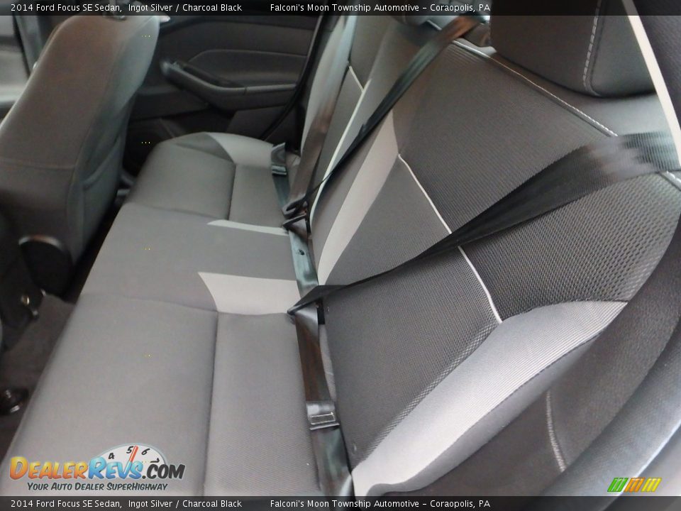 2014 Ford Focus SE Sedan Ingot Silver / Charcoal Black Photo #17