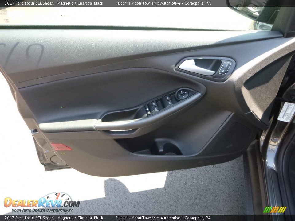 2017 Ford Focus SEL Sedan Magnetic / Charcoal Black Photo #11