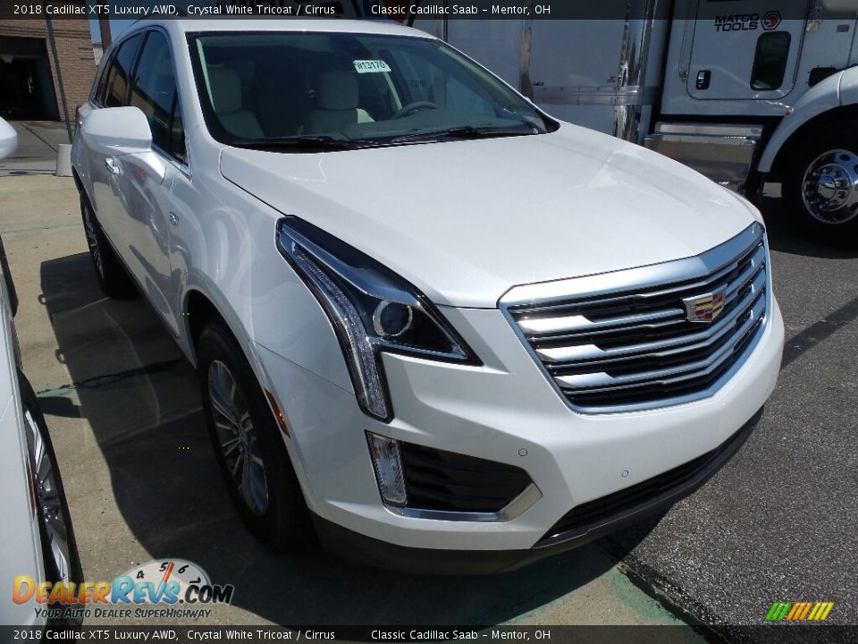 Front 3/4 View of 2018 Cadillac XT5 Luxury AWD Photo #1