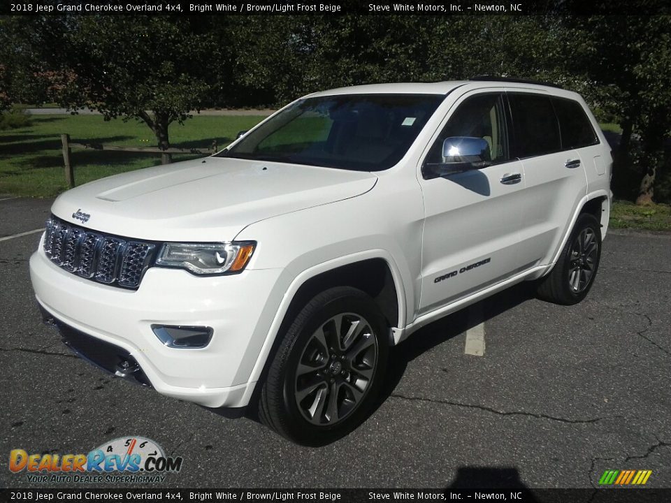 Front 3/4 View of 2018 Jeep Grand Cherokee Overland 4x4 Photo #2