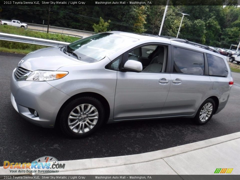 2013 Toyota Sienna XLE Silver Sky Metallic / Light Gray Photo #7