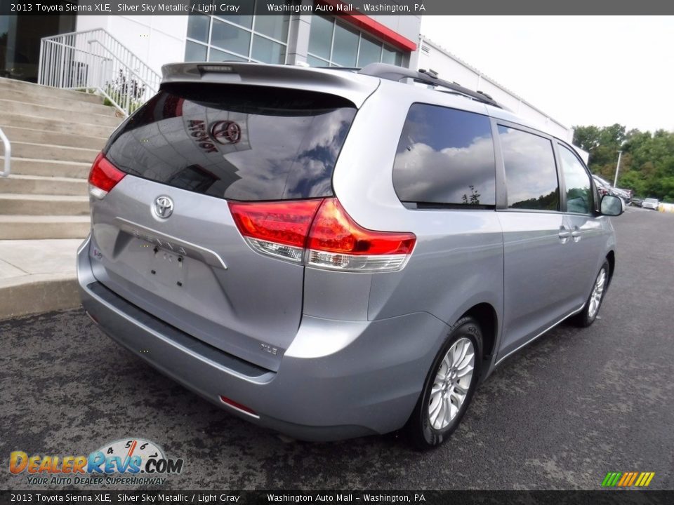 2013 Toyota Sienna XLE Silver Sky Metallic / Light Gray Photo #8