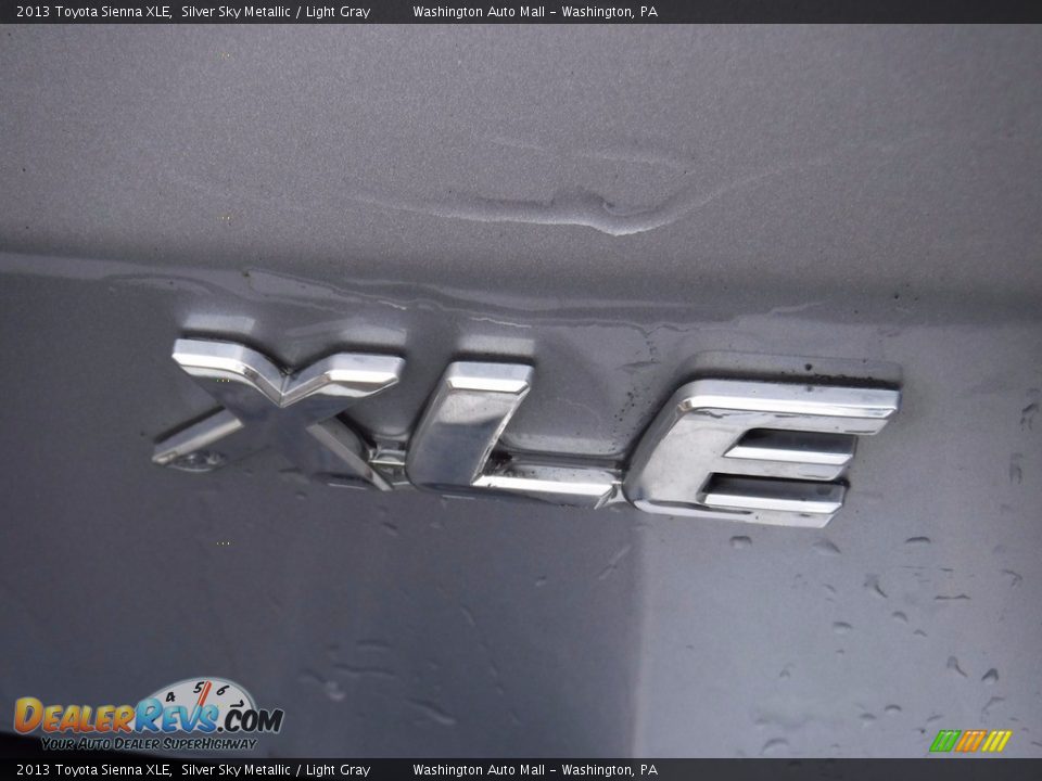 2013 Toyota Sienna XLE Silver Sky Metallic / Light Gray Photo #9