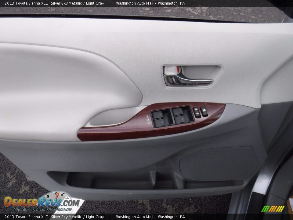 2013 Toyota Sienna XLE Silver Sky Metallic / Light Gray Photo #14