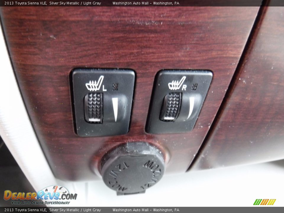 2013 Toyota Sienna XLE Silver Sky Metallic / Light Gray Photo #17
