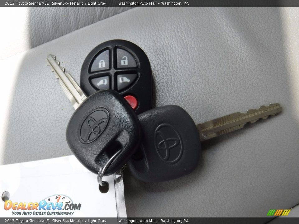 2013 Toyota Sienna XLE Silver Sky Metallic / Light Gray Photo #23