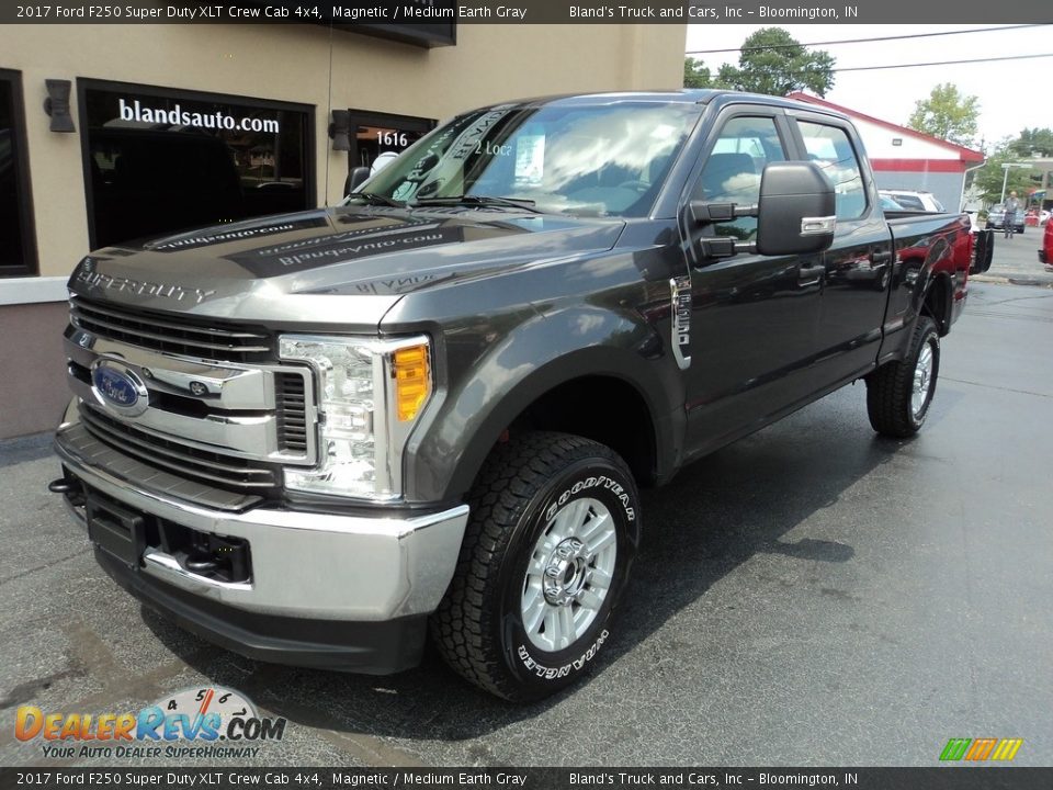 2017 Ford F250 Super Duty XLT Crew Cab 4x4 Magnetic / Medium Earth Gray Photo #2