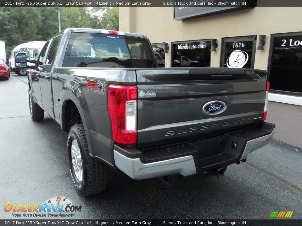 2017 Ford F250 Super Duty XLT Crew Cab 4x4 Magnetic / Medium Earth Gray Photo #3