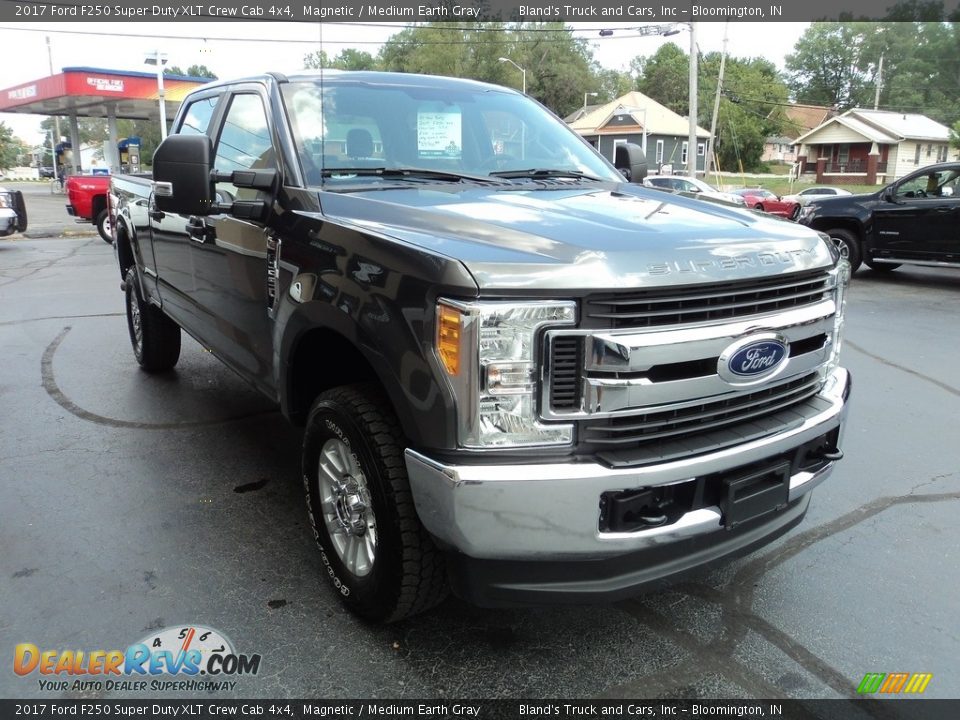 2017 Ford F250 Super Duty XLT Crew Cab 4x4 Magnetic / Medium Earth Gray Photo #5