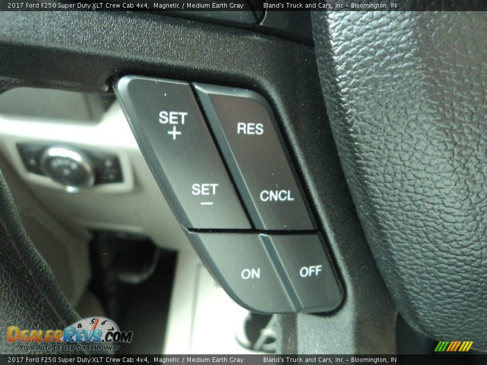 2017 Ford F250 Super Duty XLT Crew Cab 4x4 Magnetic / Medium Earth Gray Photo #17