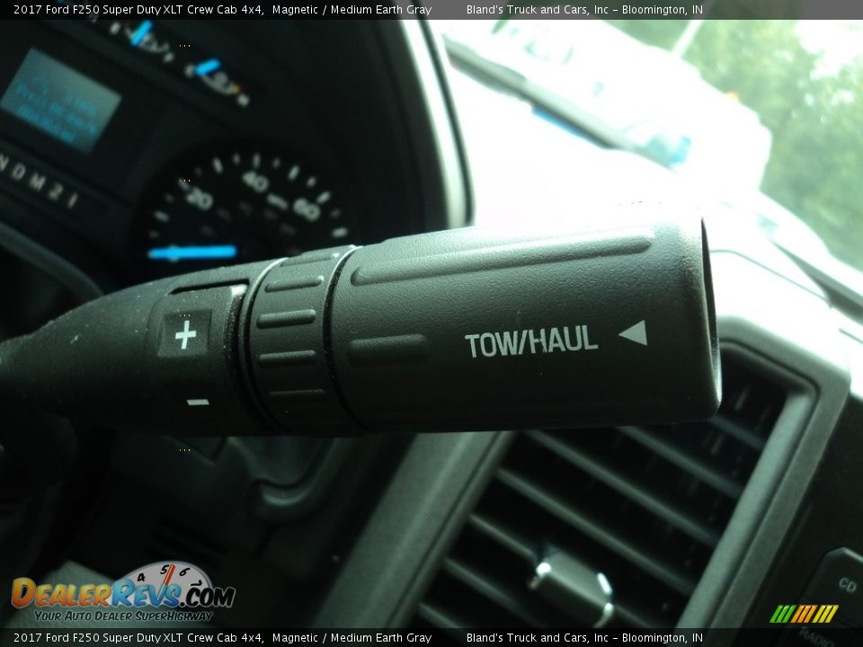 2017 Ford F250 Super Duty XLT Crew Cab 4x4 Magnetic / Medium Earth Gray Photo #18