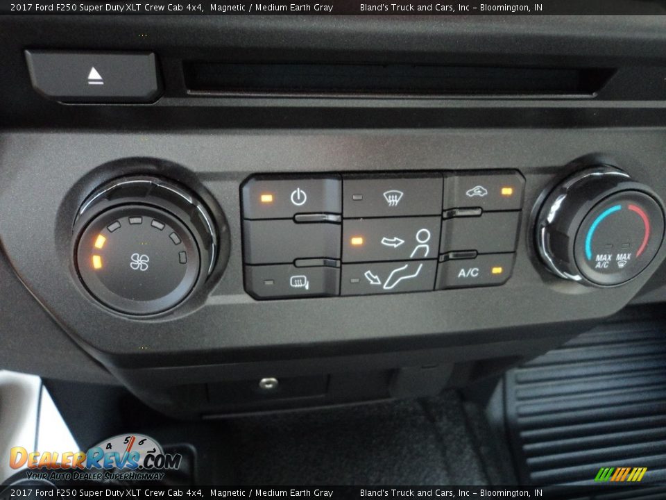 2017 Ford F250 Super Duty XLT Crew Cab 4x4 Magnetic / Medium Earth Gray Photo #23