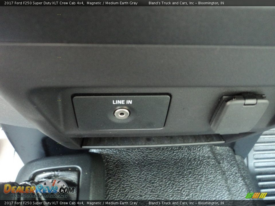 2017 Ford F250 Super Duty XLT Crew Cab 4x4 Magnetic / Medium Earth Gray Photo #24
