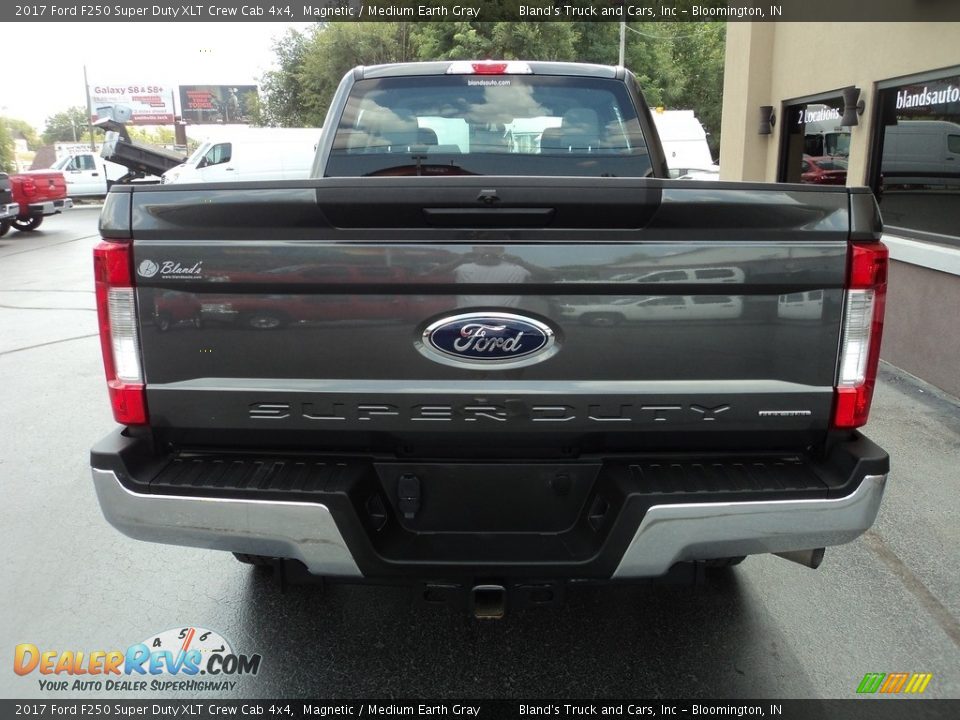 2017 Ford F250 Super Duty XLT Crew Cab 4x4 Magnetic / Medium Earth Gray Photo #28