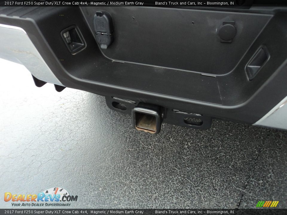 2017 Ford F250 Super Duty XLT Crew Cab 4x4 Magnetic / Medium Earth Gray Photo #30