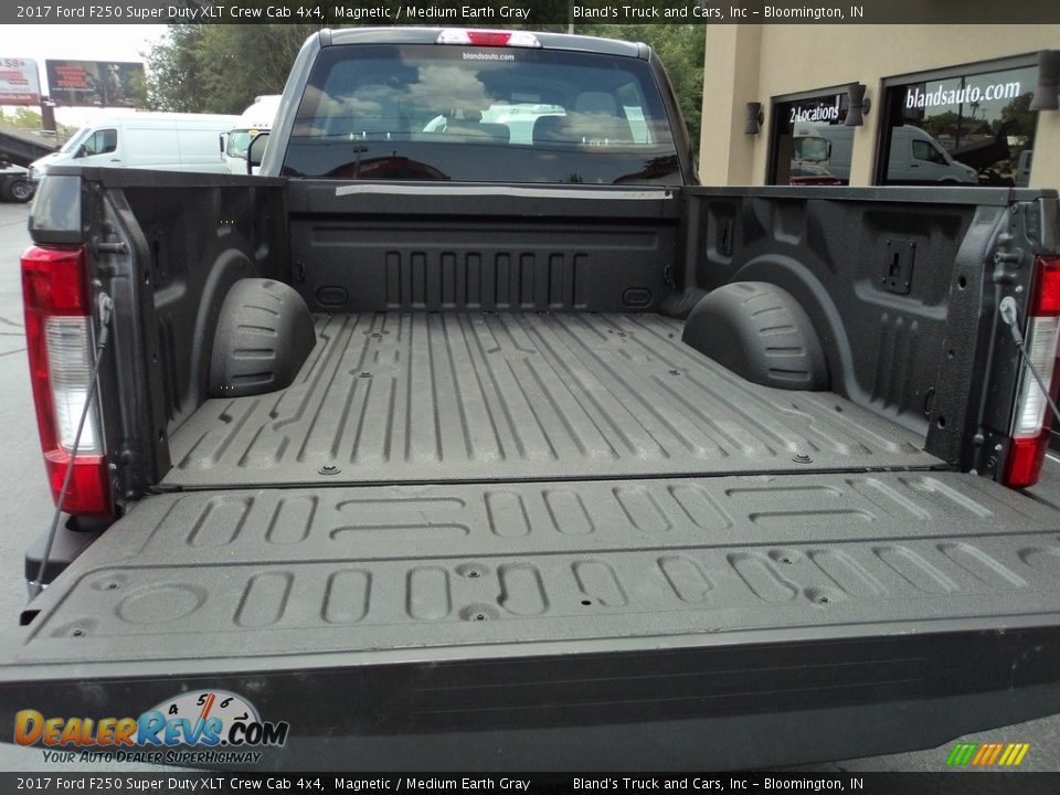 2017 Ford F250 Super Duty XLT Crew Cab 4x4 Magnetic / Medium Earth Gray Photo #31