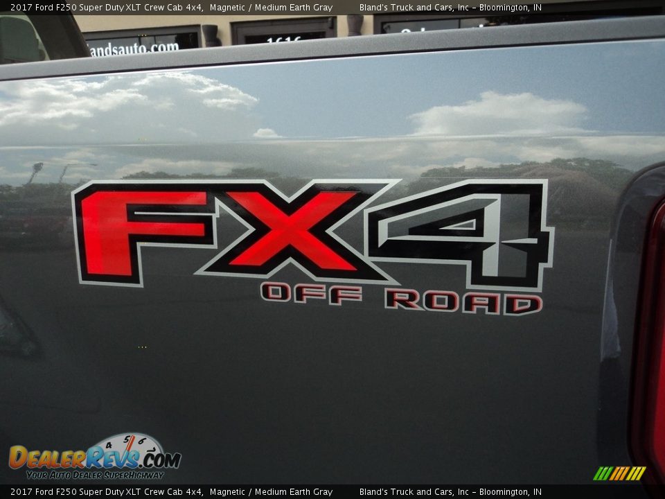 2017 Ford F250 Super Duty XLT Crew Cab 4x4 Magnetic / Medium Earth Gray Photo #32