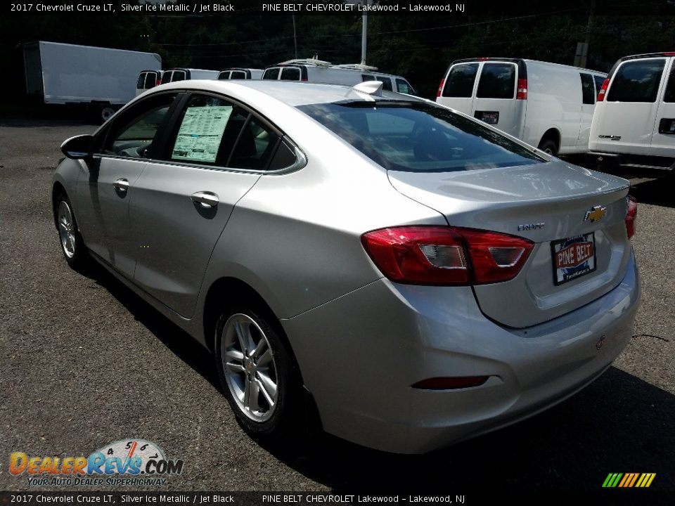 2017 Chevrolet Cruze LT Silver Ice Metallic / Jet Black Photo #4