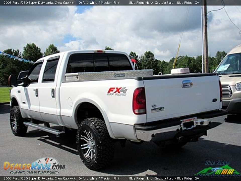 2005 Ford F250 Super Duty Lariat Crew Cab 4x4 Oxford White / Medium Flint Photo #3