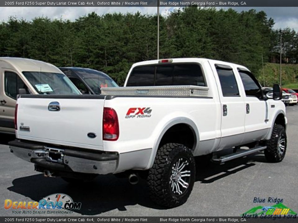 2005 Ford F250 Super Duty Lariat Crew Cab 4x4 Oxford White / Medium Flint Photo #5