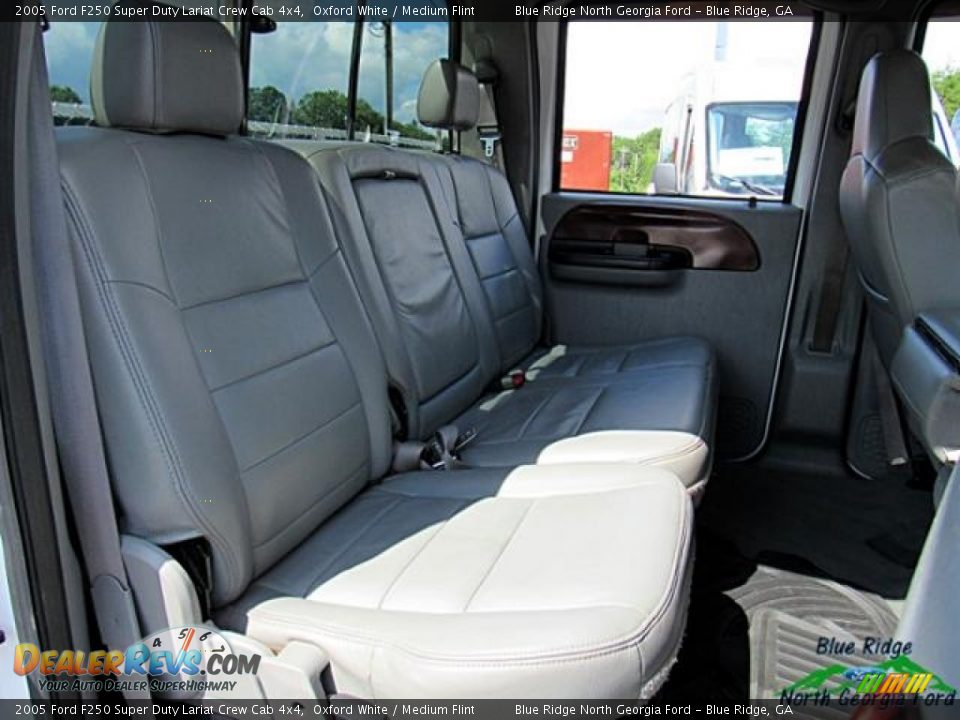 2005 Ford F250 Super Duty Lariat Crew Cab 4x4 Oxford White / Medium Flint Photo #13