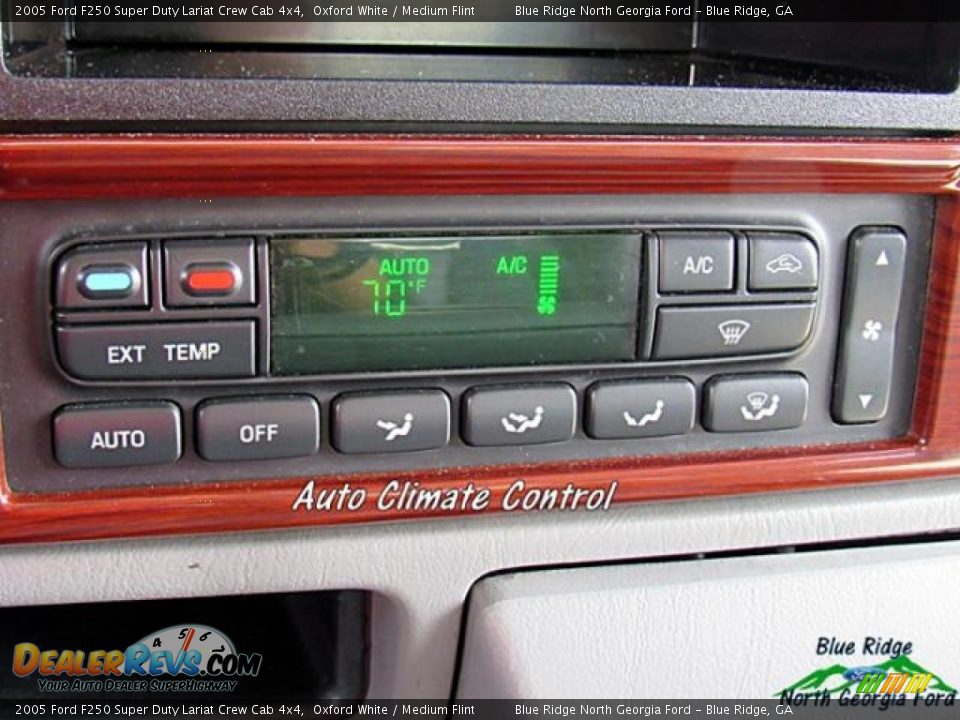 2005 Ford F250 Super Duty Lariat Crew Cab 4x4 Oxford White / Medium Flint Photo #22