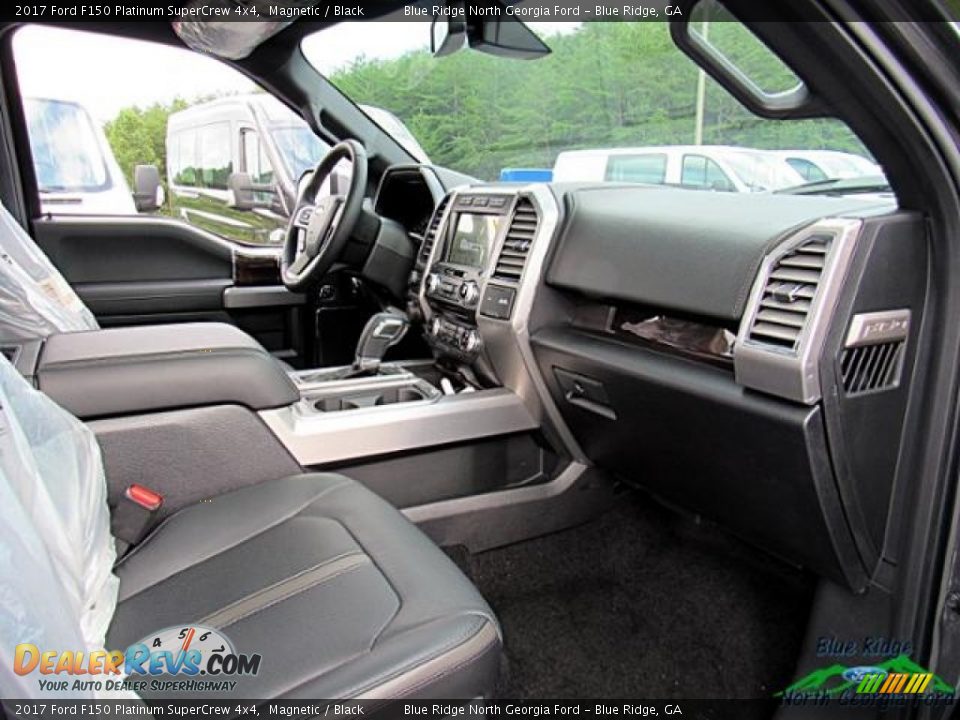 2017 Ford F150 Platinum SuperCrew 4x4 Magnetic / Black Photo #32